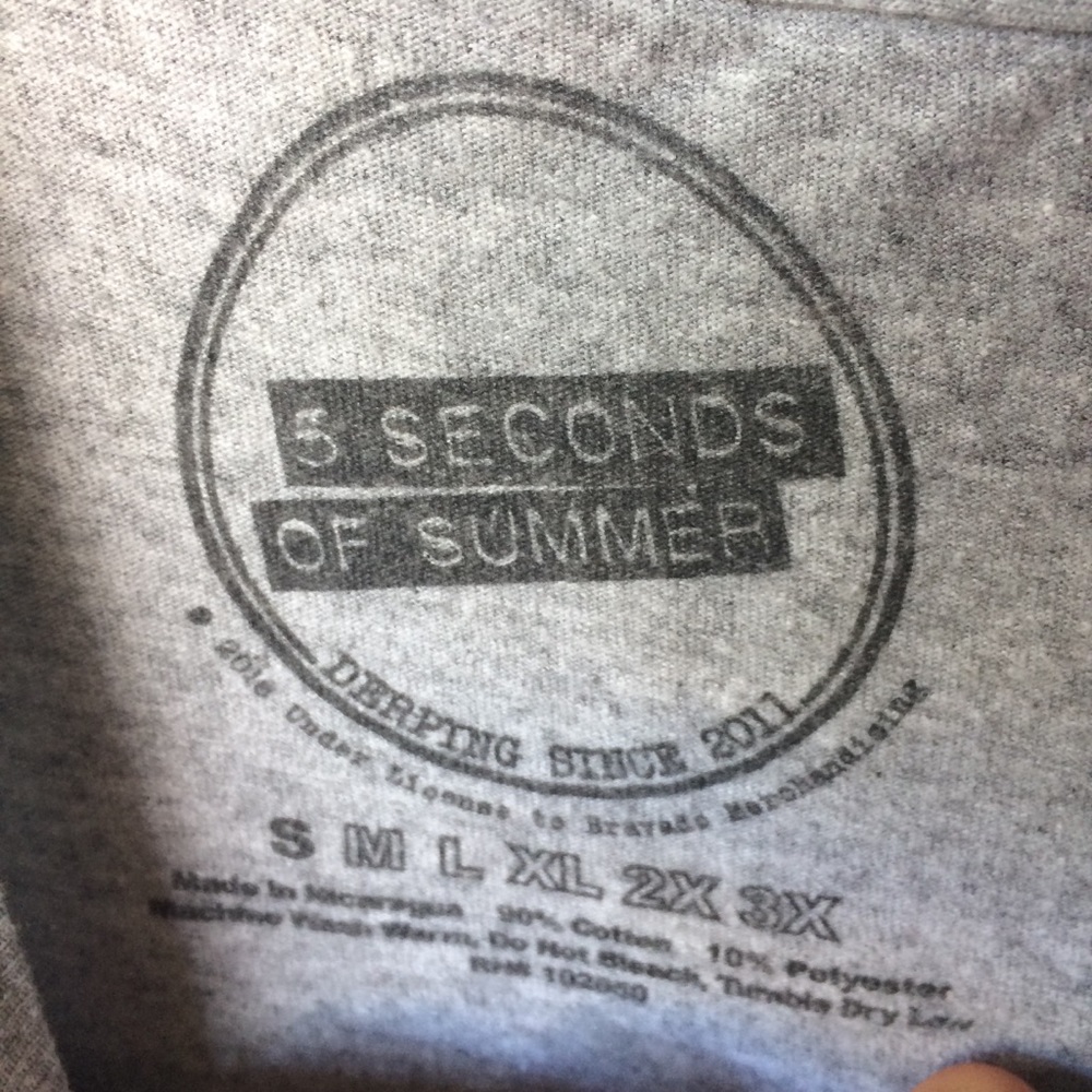 5 Seconds of Summer Tee B22 - Picture 3 of 4